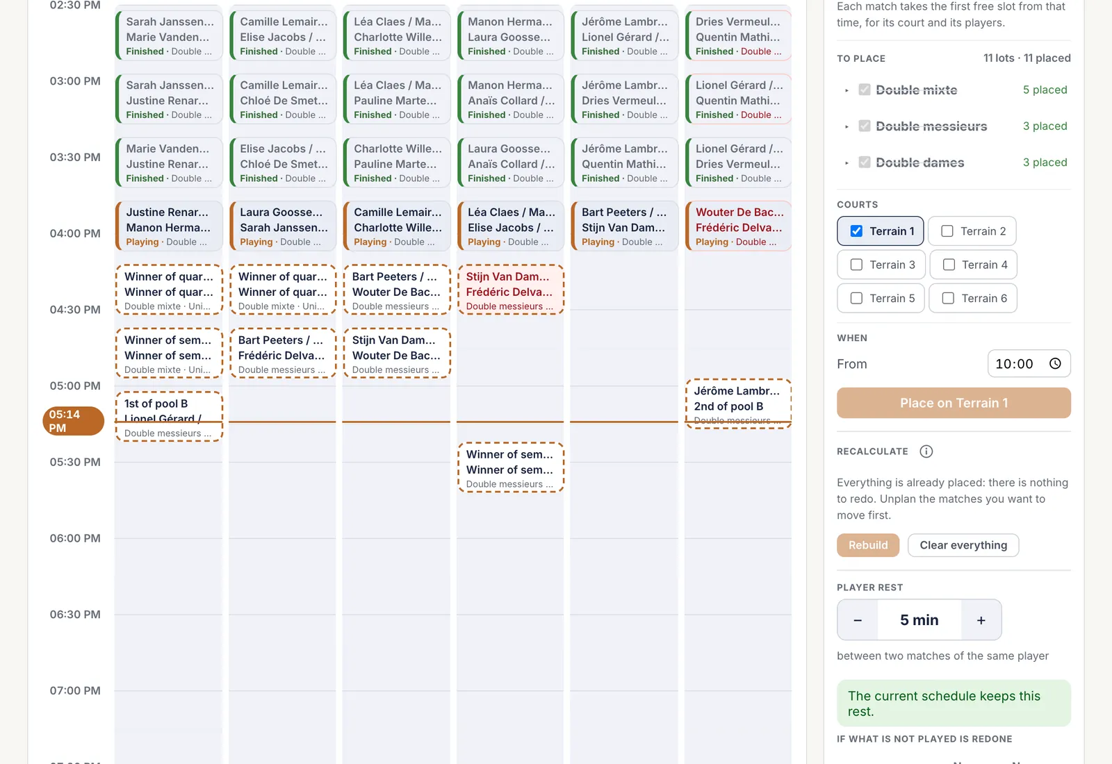 The schedule grid: the six courts in columns, finished, running and upcoming matches, and the schedule settings on the right